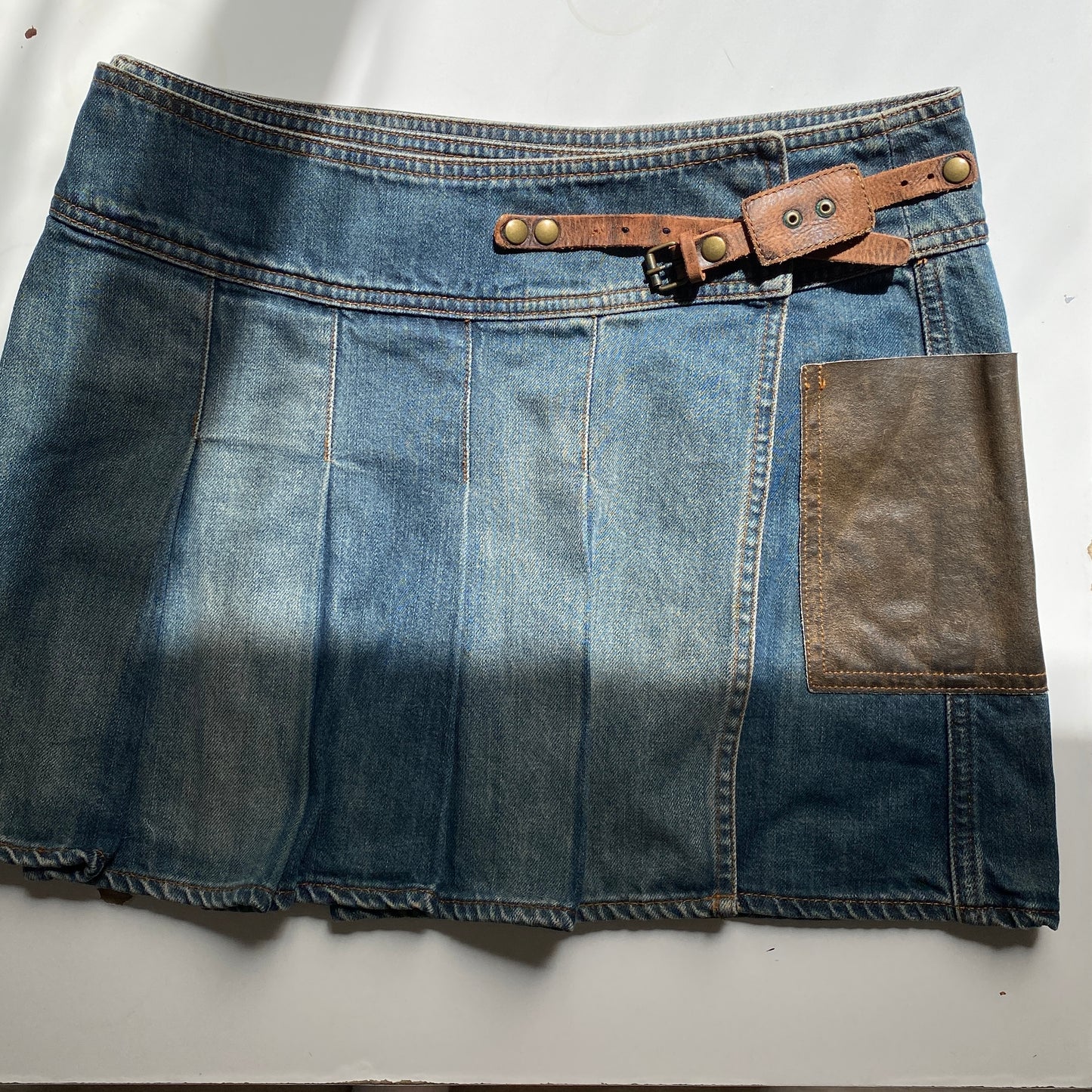 Denim pleated skirt by Guess