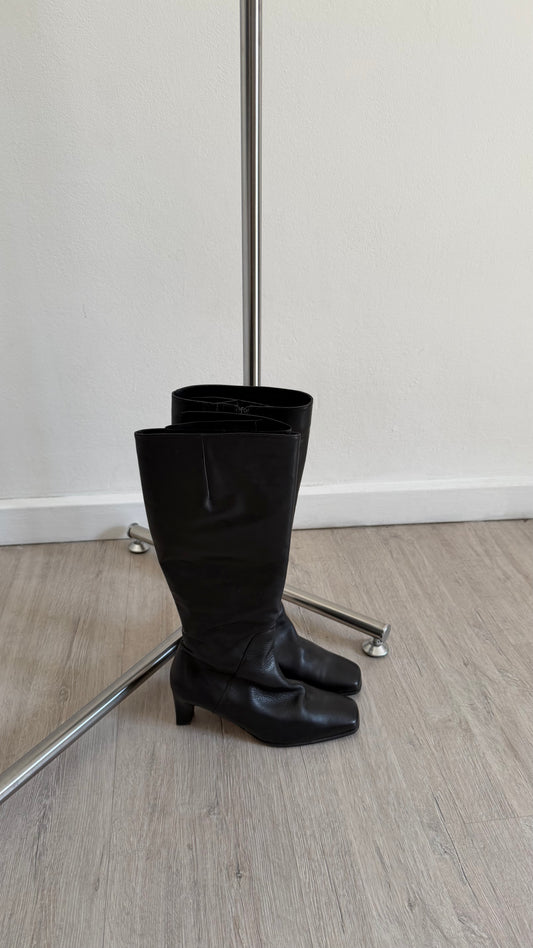 00s black leather boots