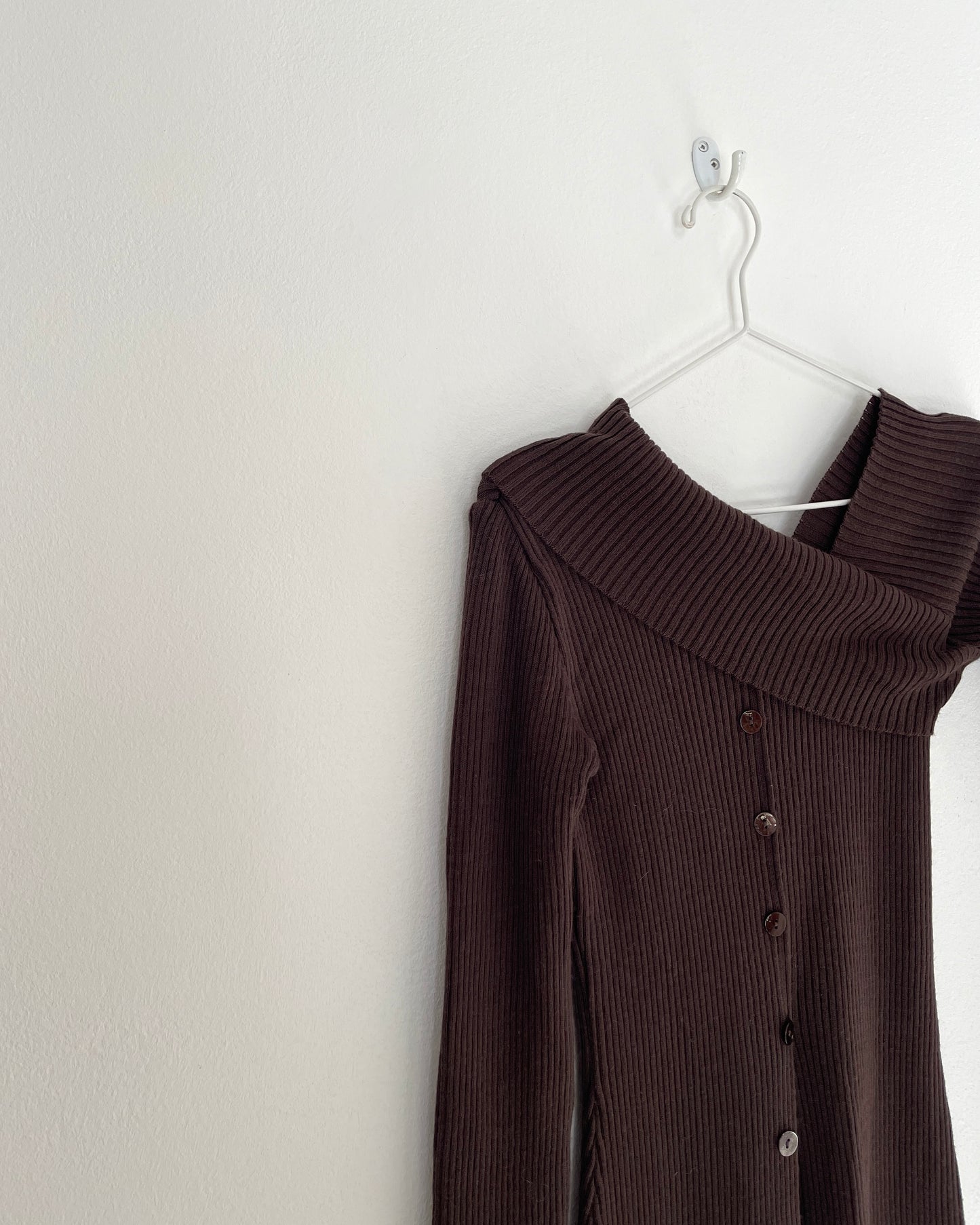 Asymmetric long knit