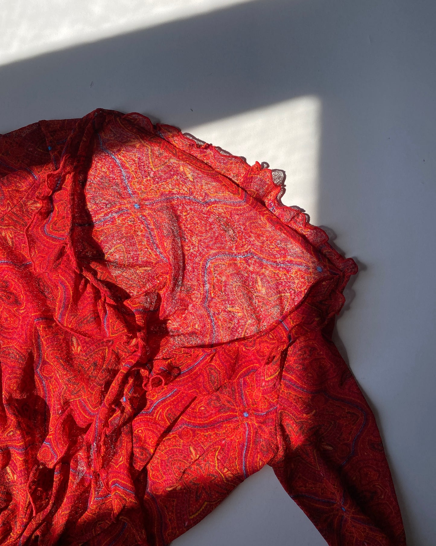 Long sleeves top with volants