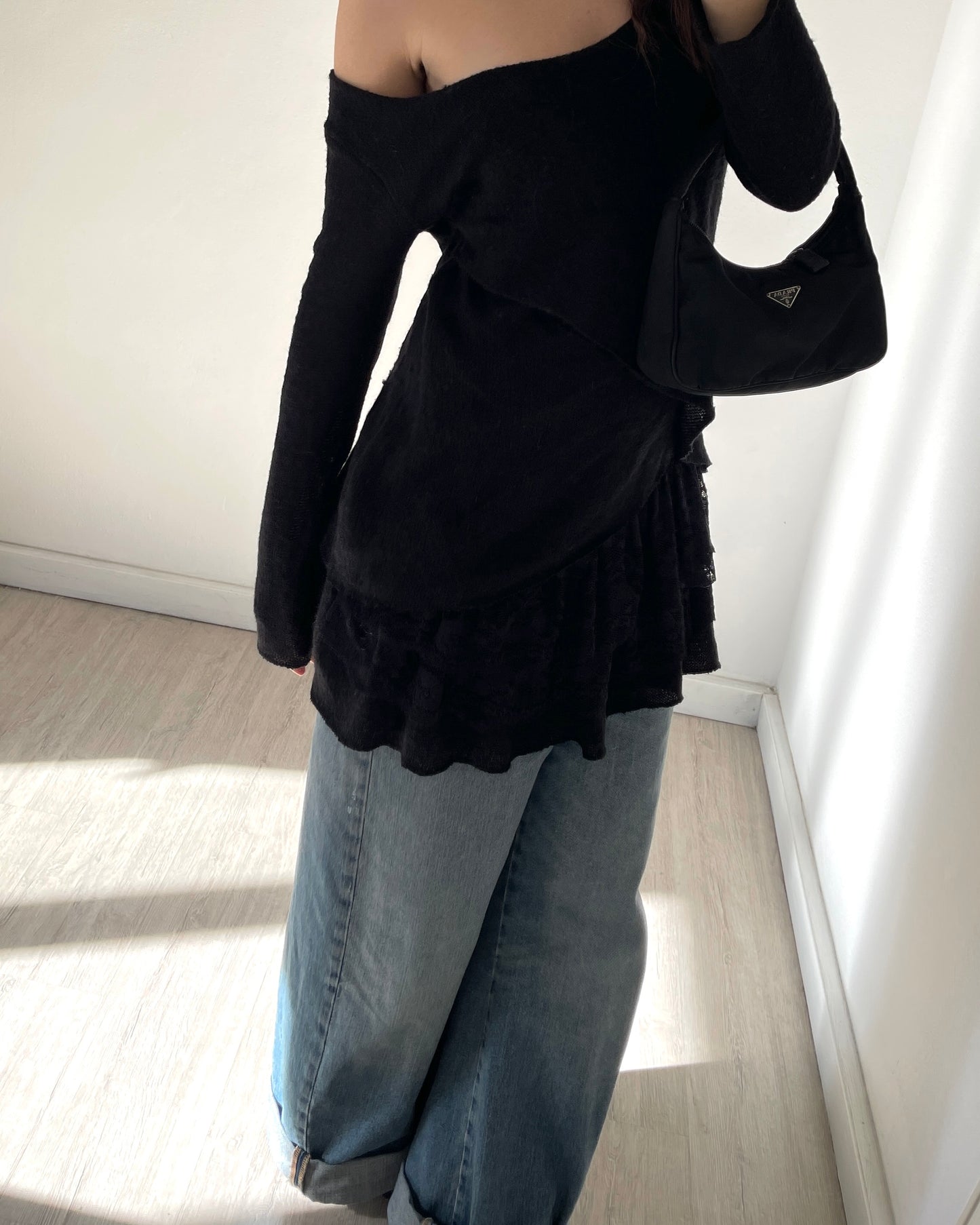 Long knit top with lace volants