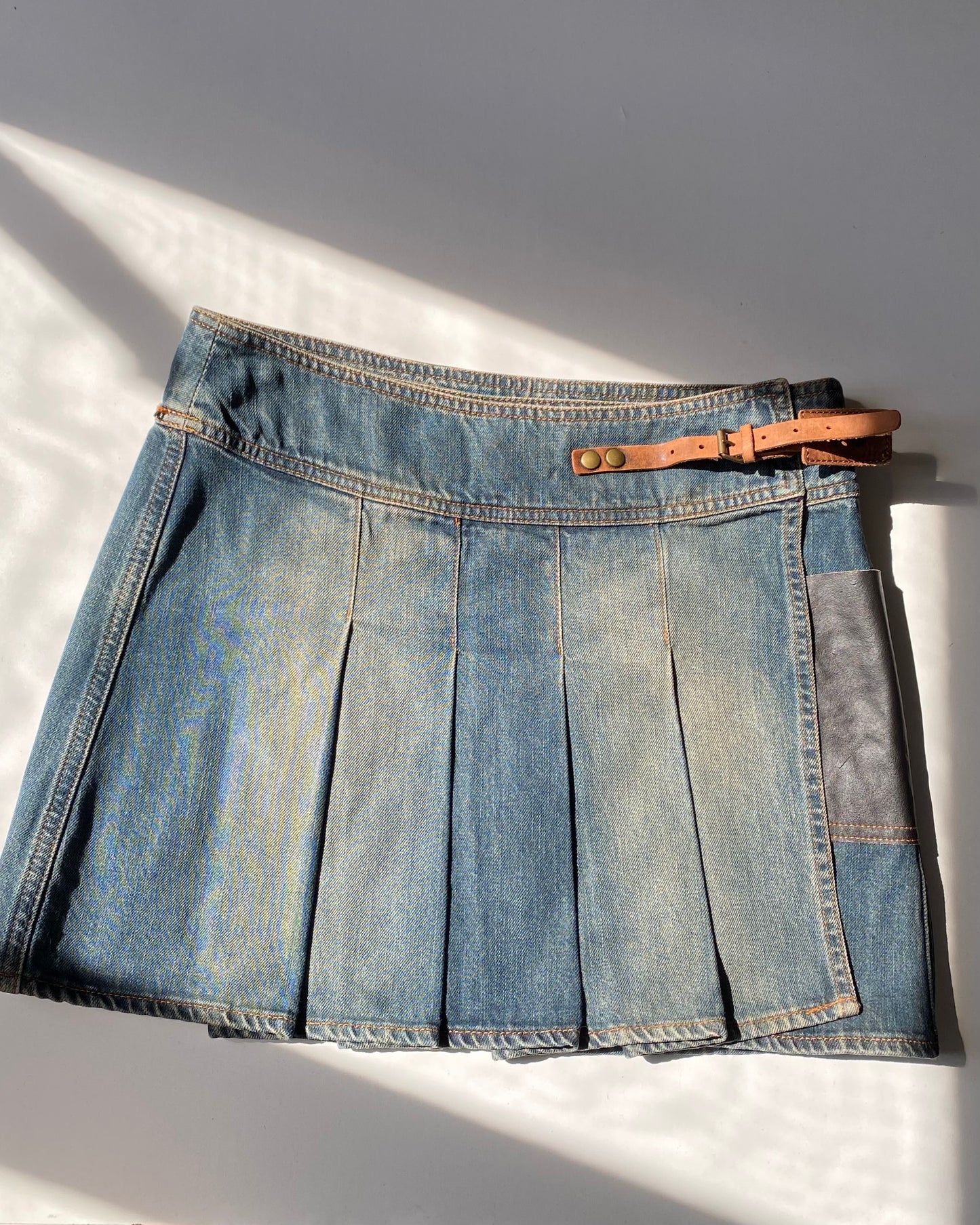 00s denim pleated skirt by Guess