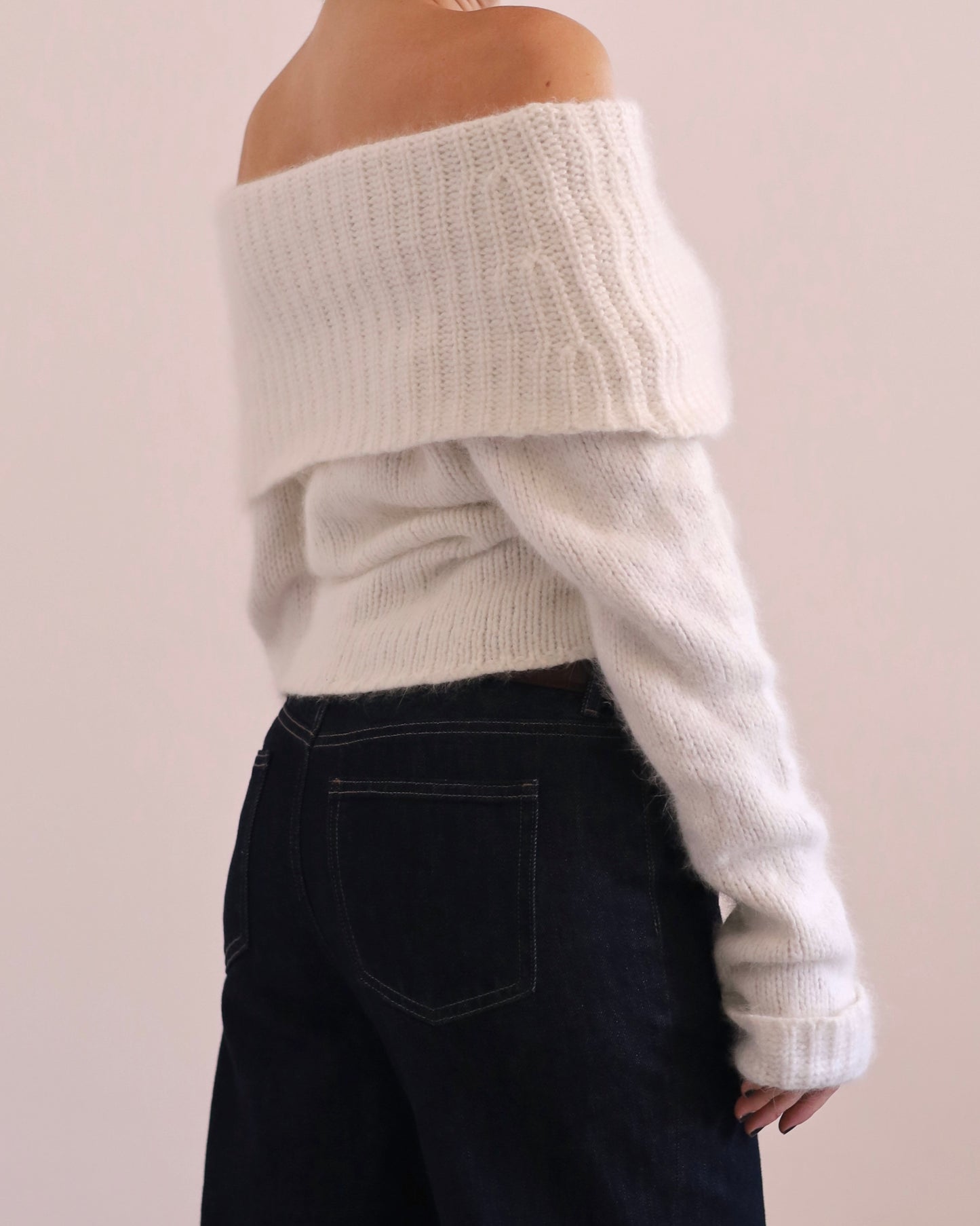 Off-the-shoulders angora jumper