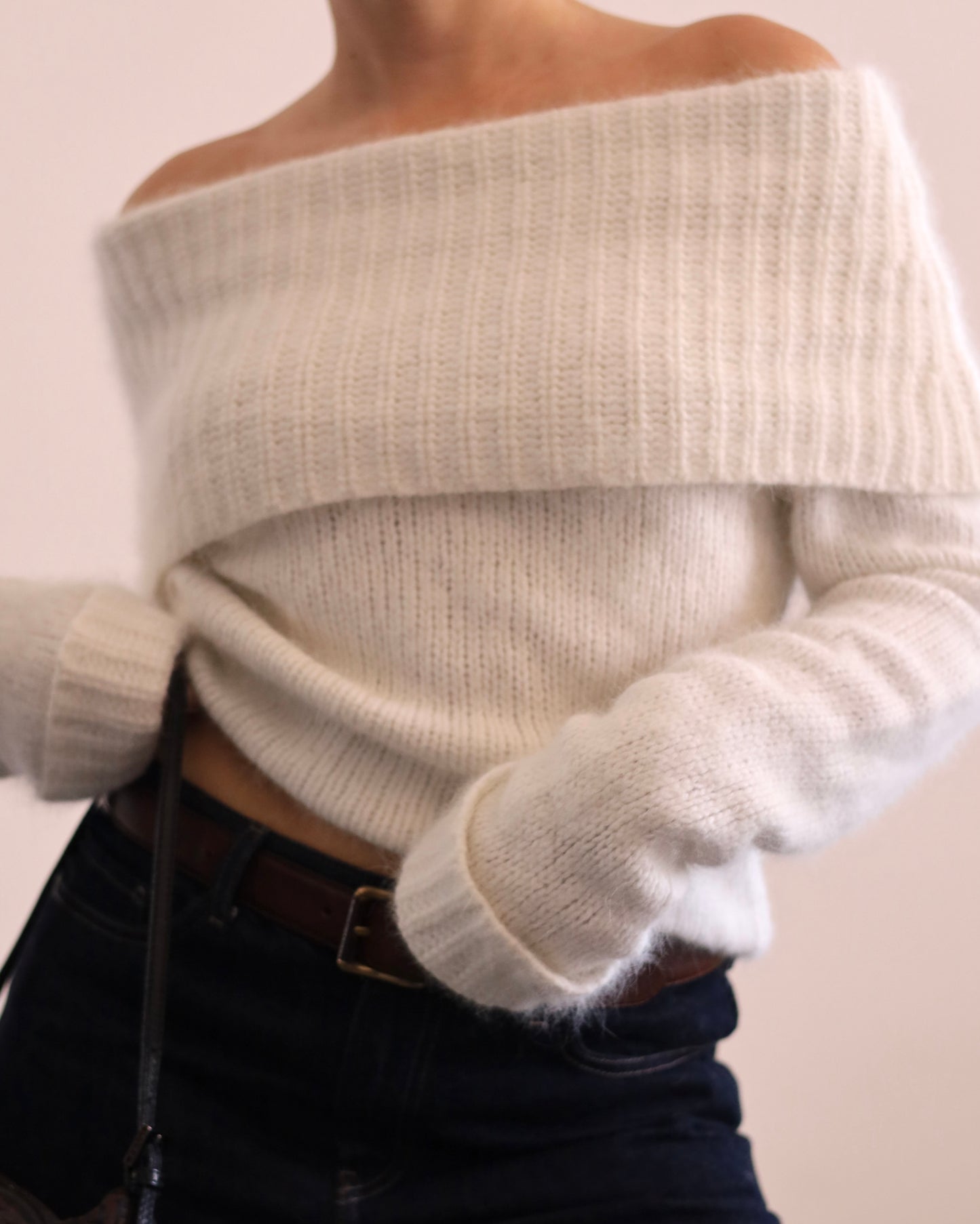 Off-the-shoulders angora jumper