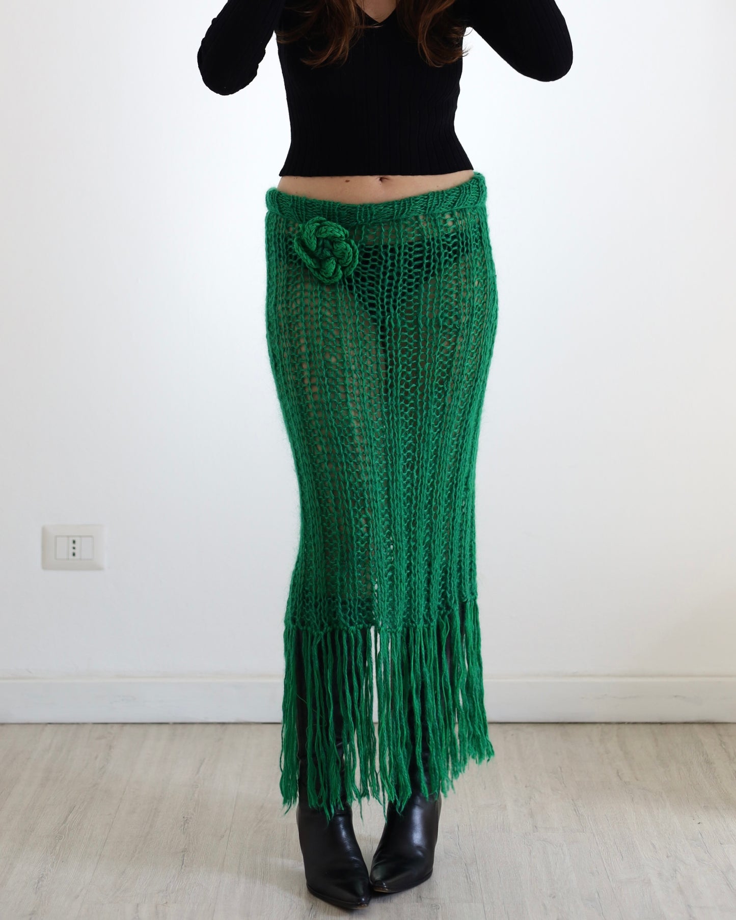 Knit midi skirt with fringes