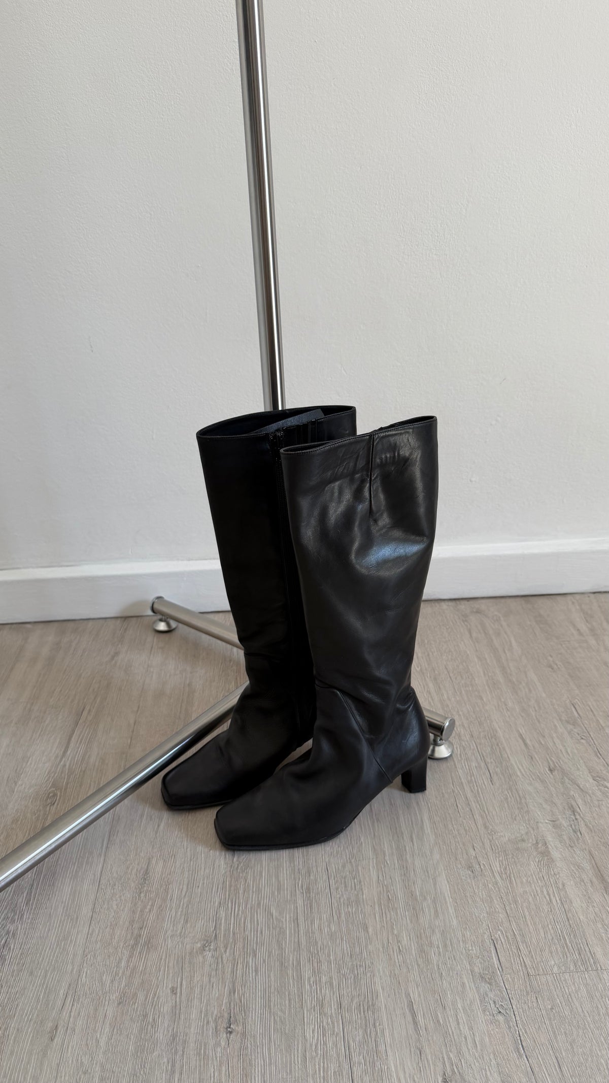 00s black leather boots