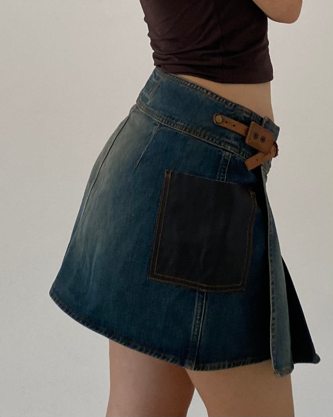 00s pleated denim skirt by Guess