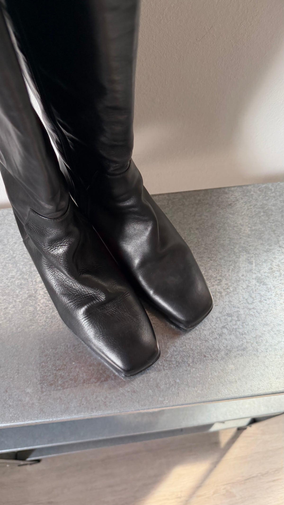 00s black leather boots