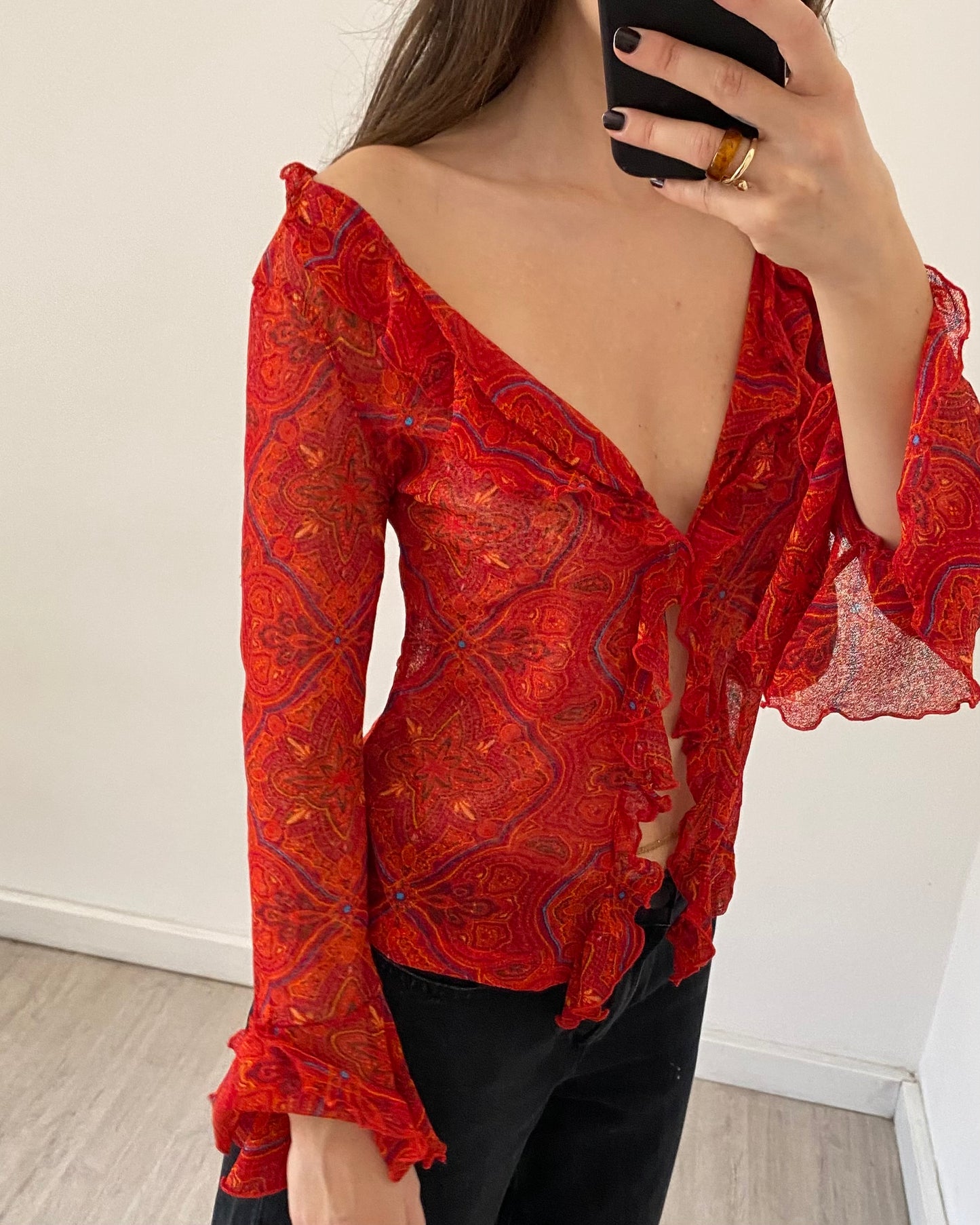 Long sleeves top with volants