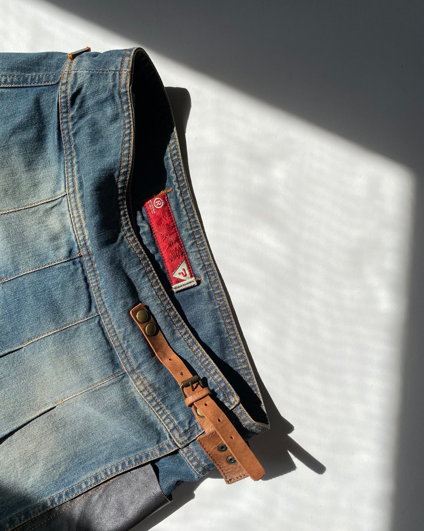 00s pleated denim skirt by Guess