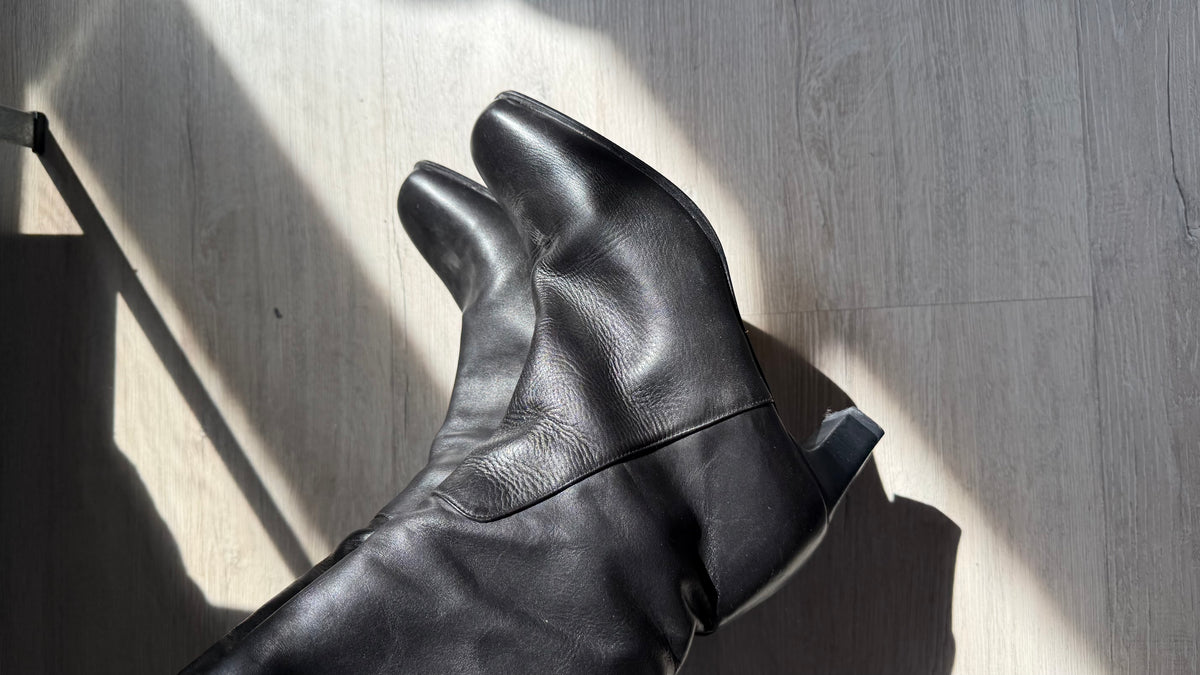 00s black leather boots