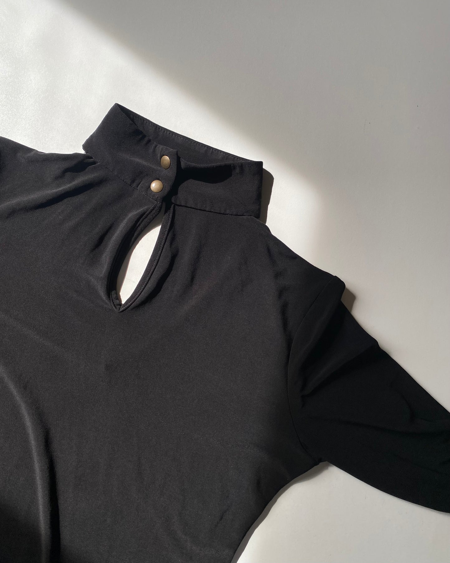 Cut out long sleeves top