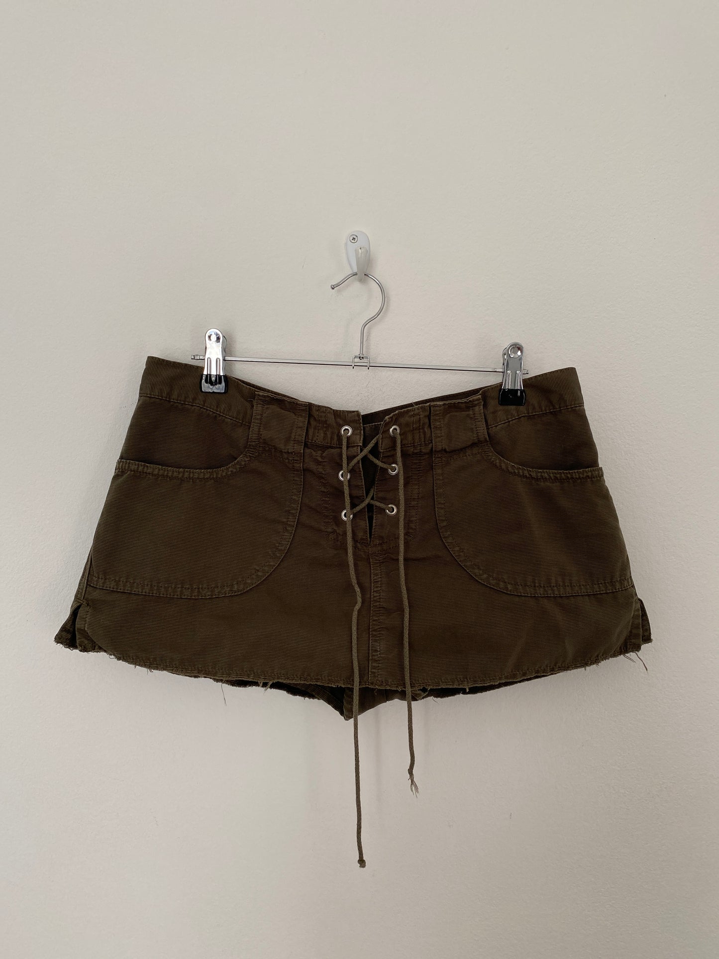 00s mini skirt