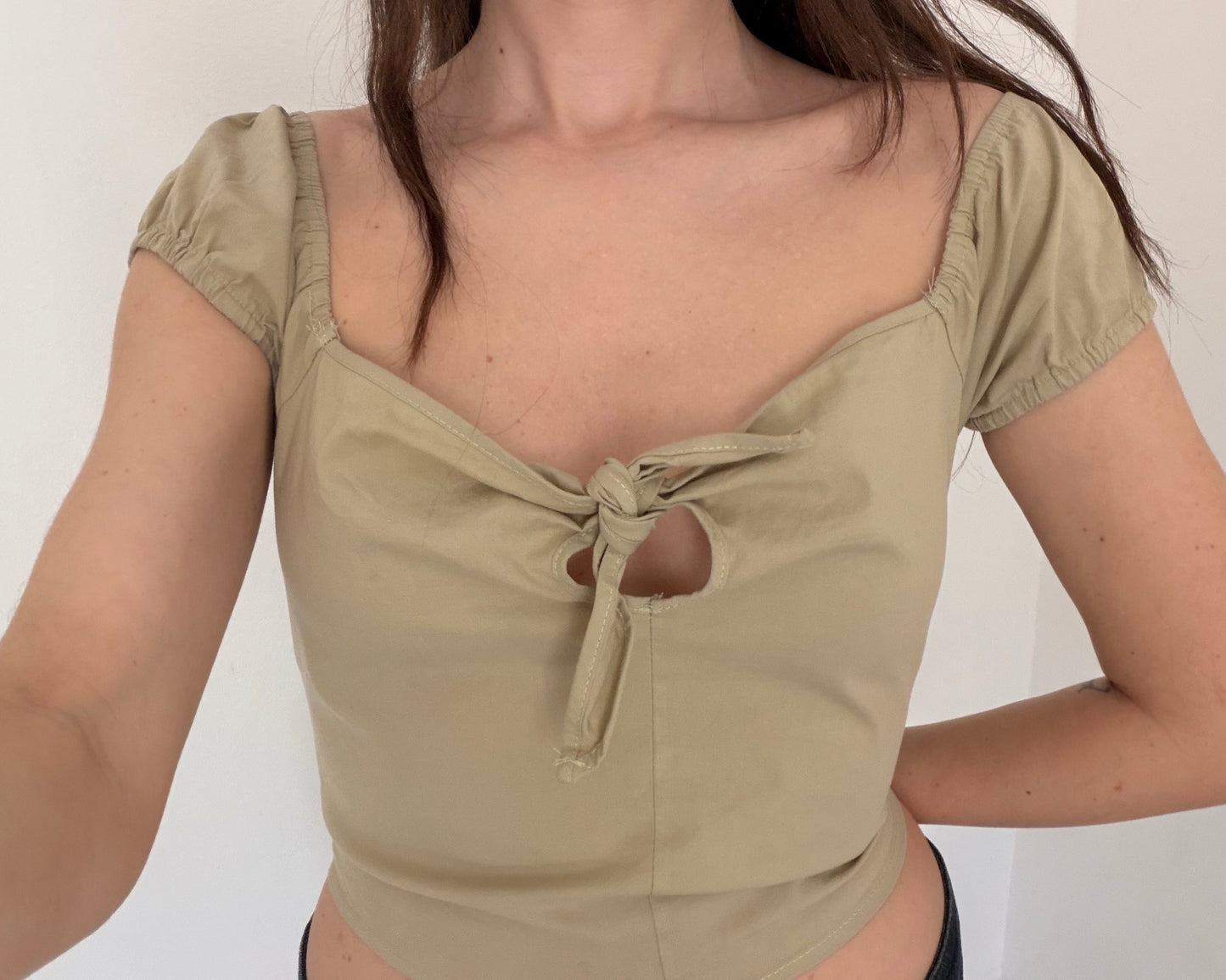 Cotton cut out top