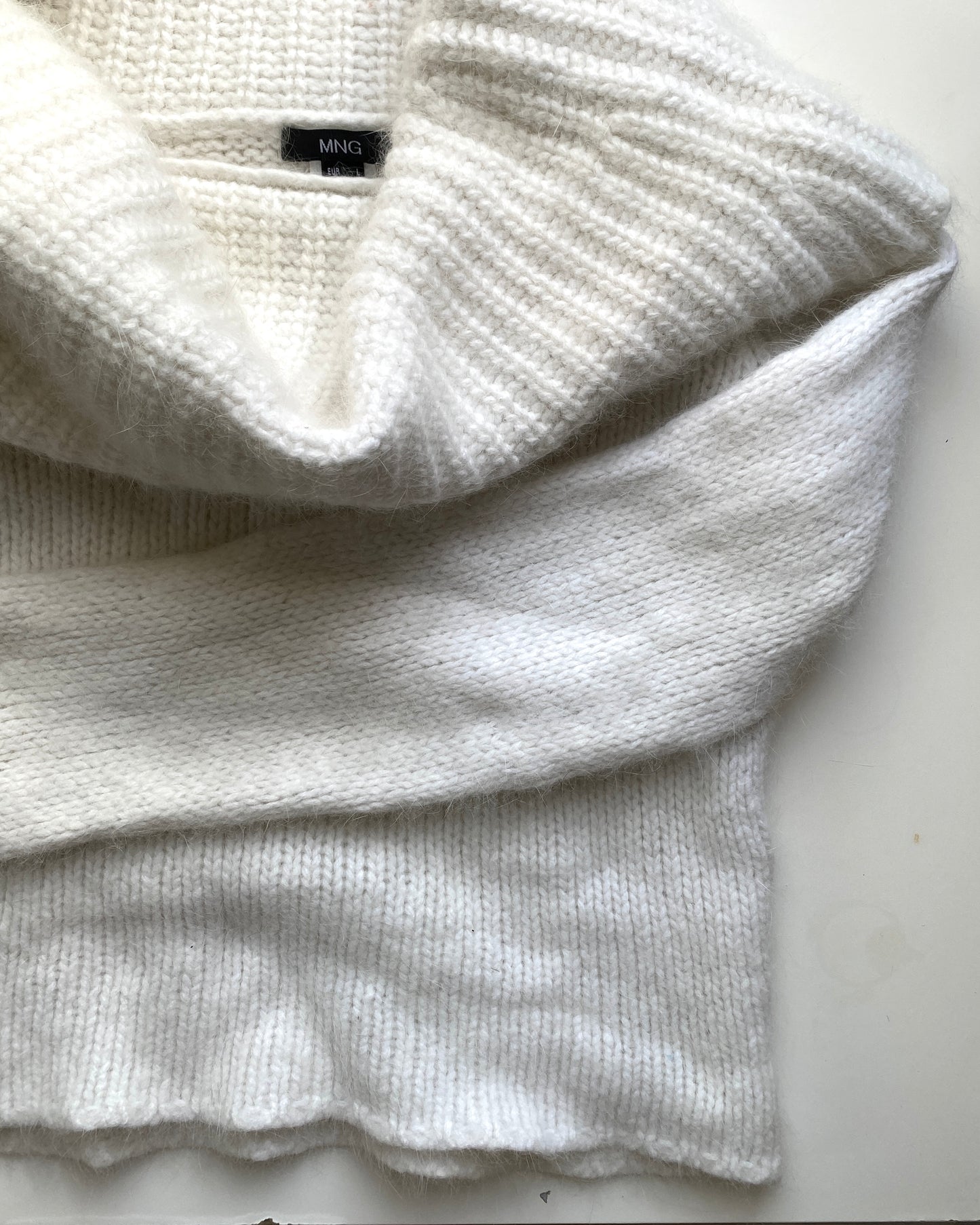 Off-the-shoulders angora jumper