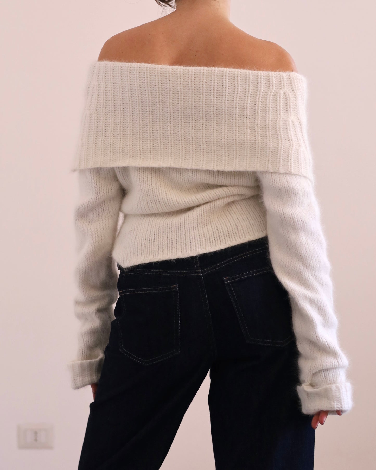 Off-the-shoulders angora jumper