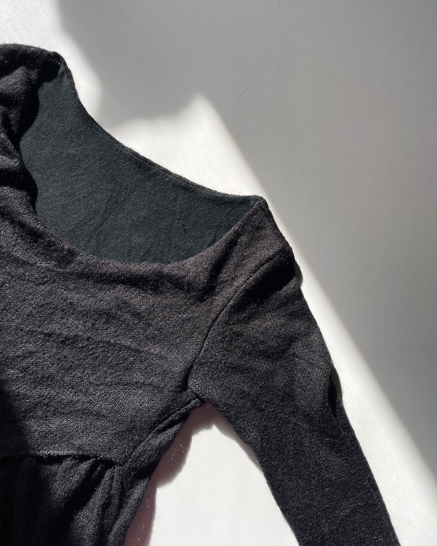 Long knit top with lace volants