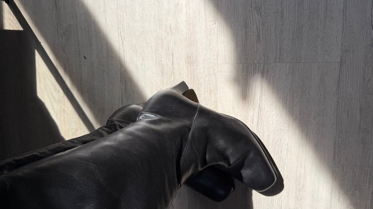 00s black leather boots