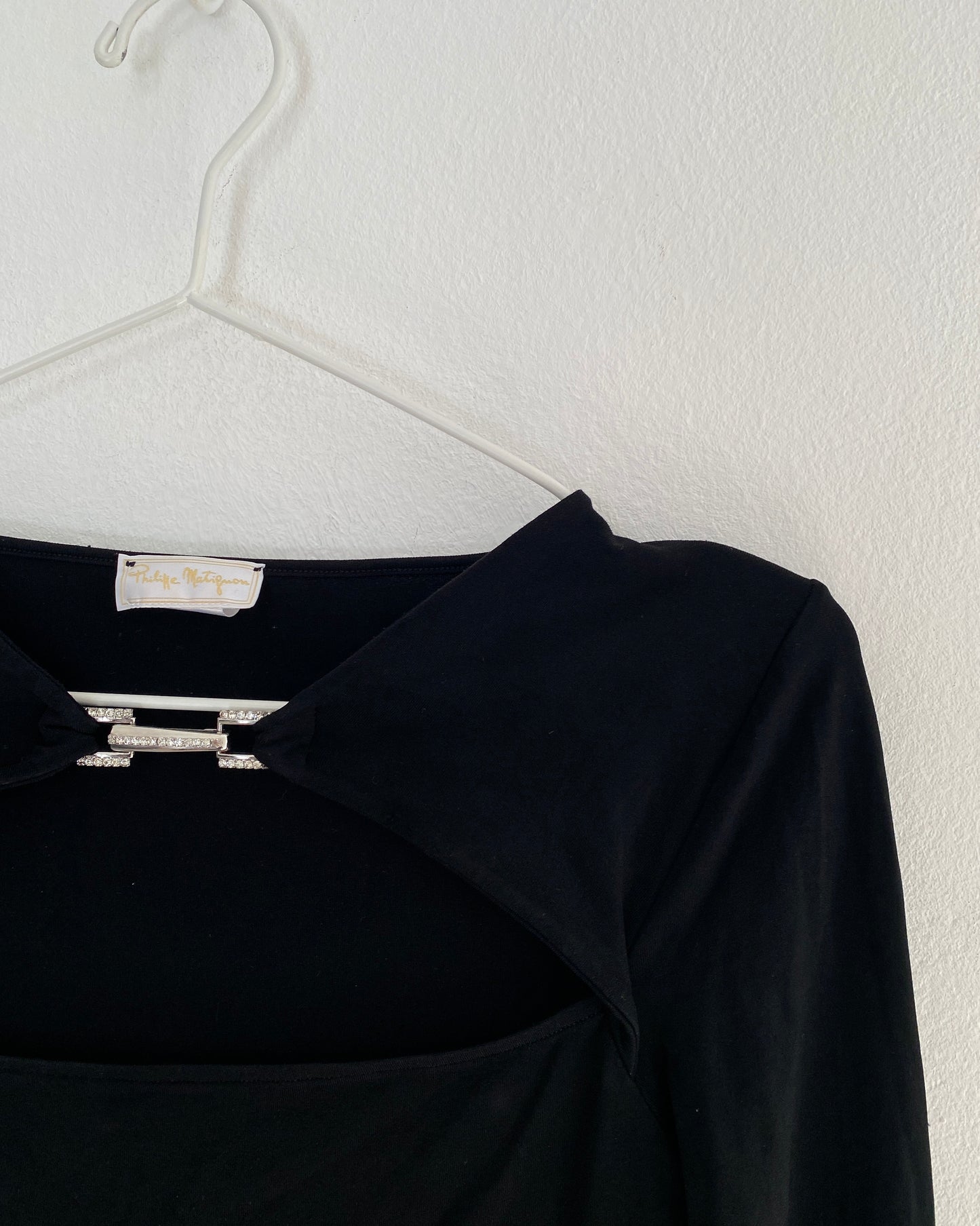 Long sleeves top with jewel buckle