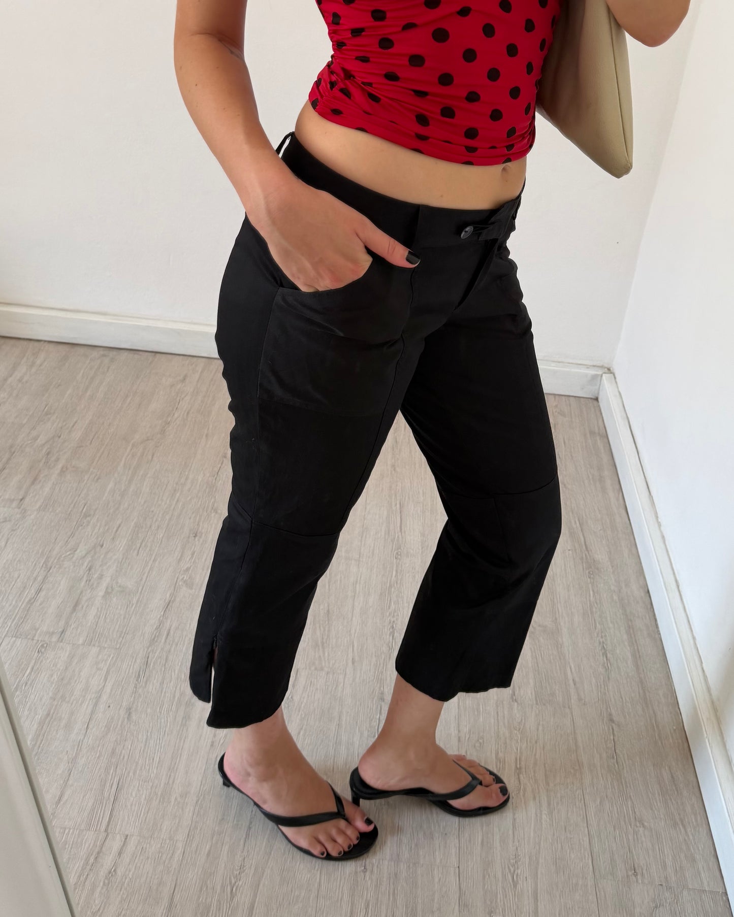 Black capri pants