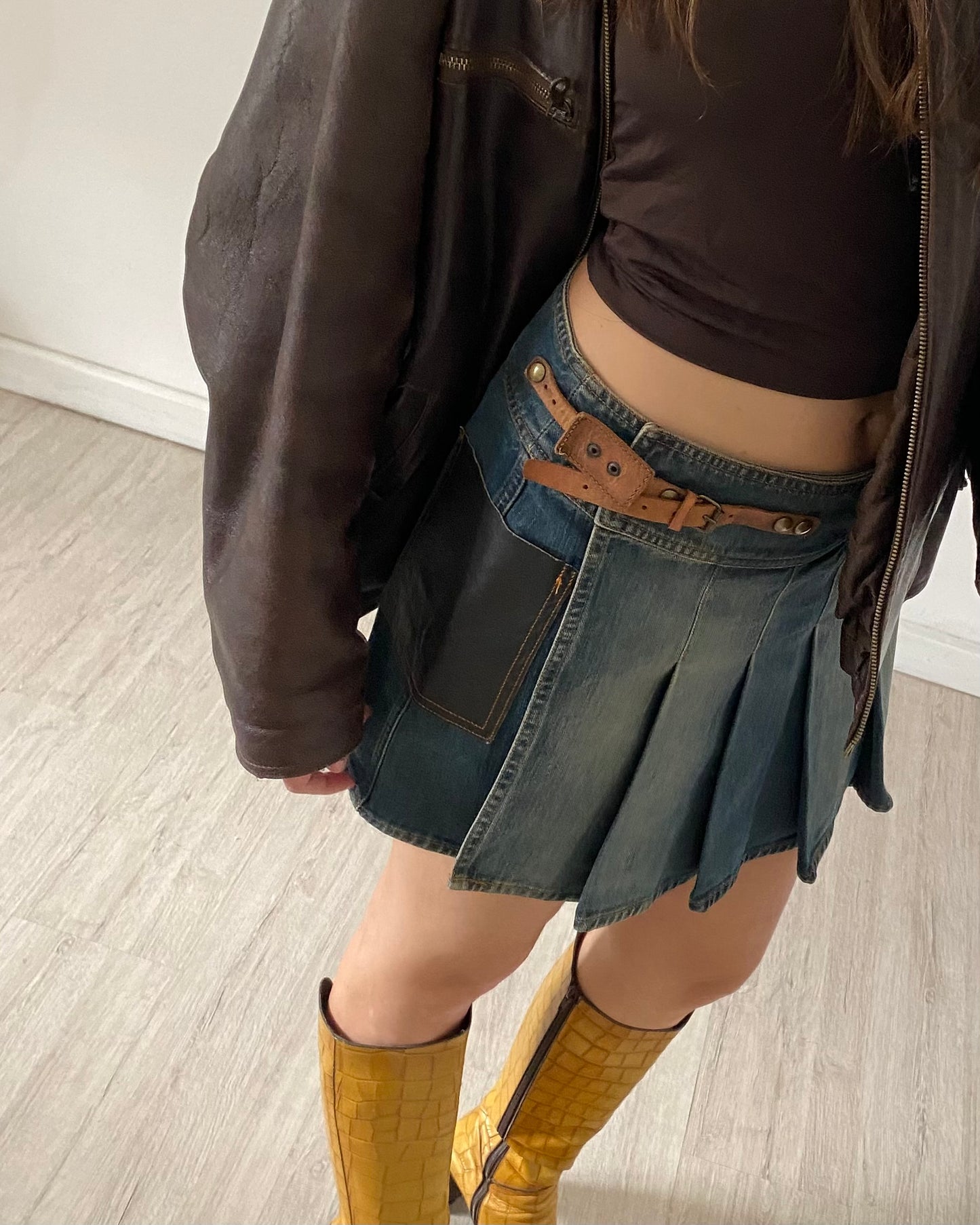 00s pleated denim skirt by Guess