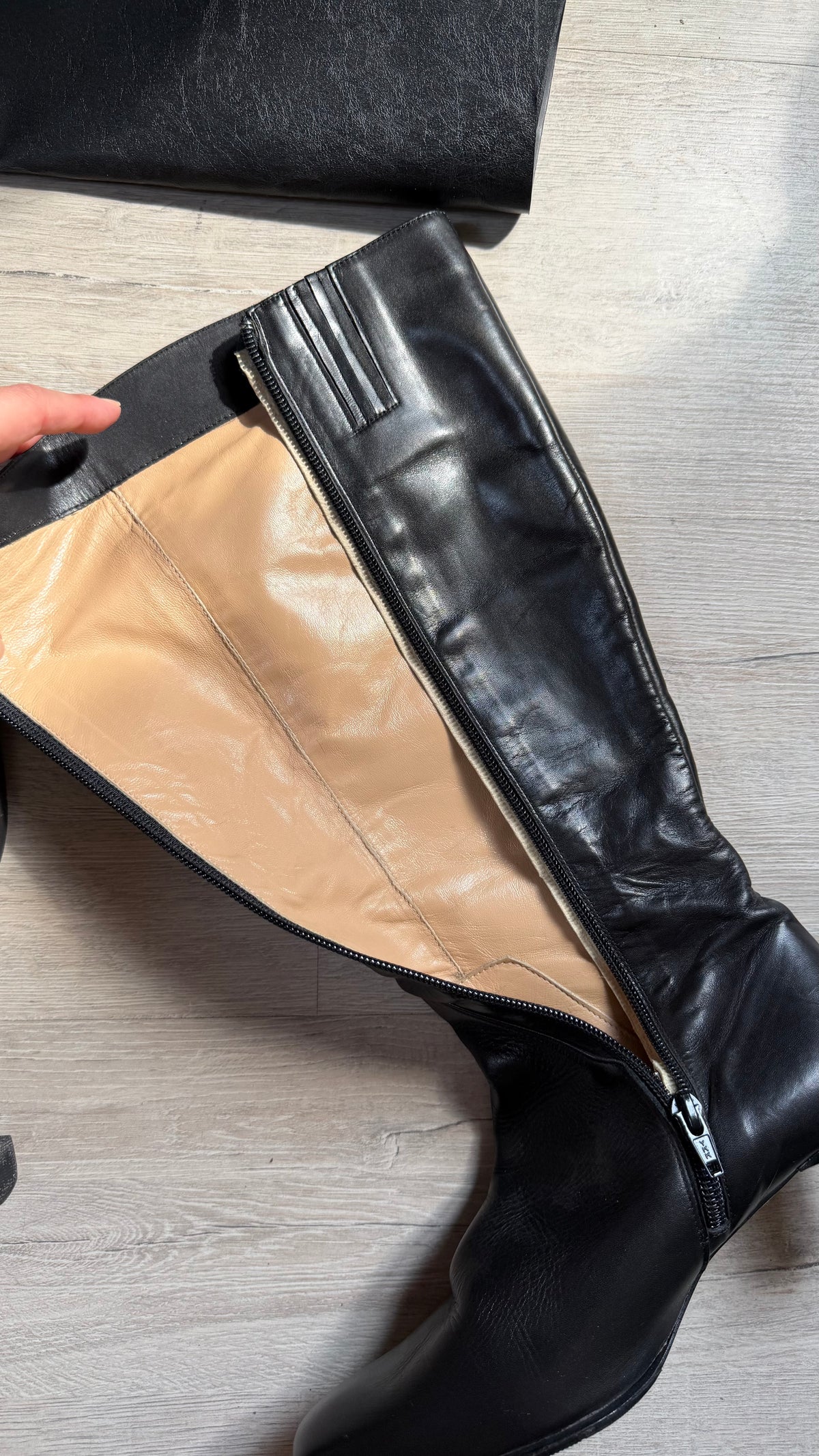 00s black leather boots
