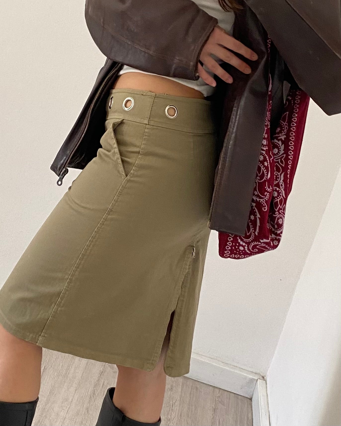 Midi skirt with grommets