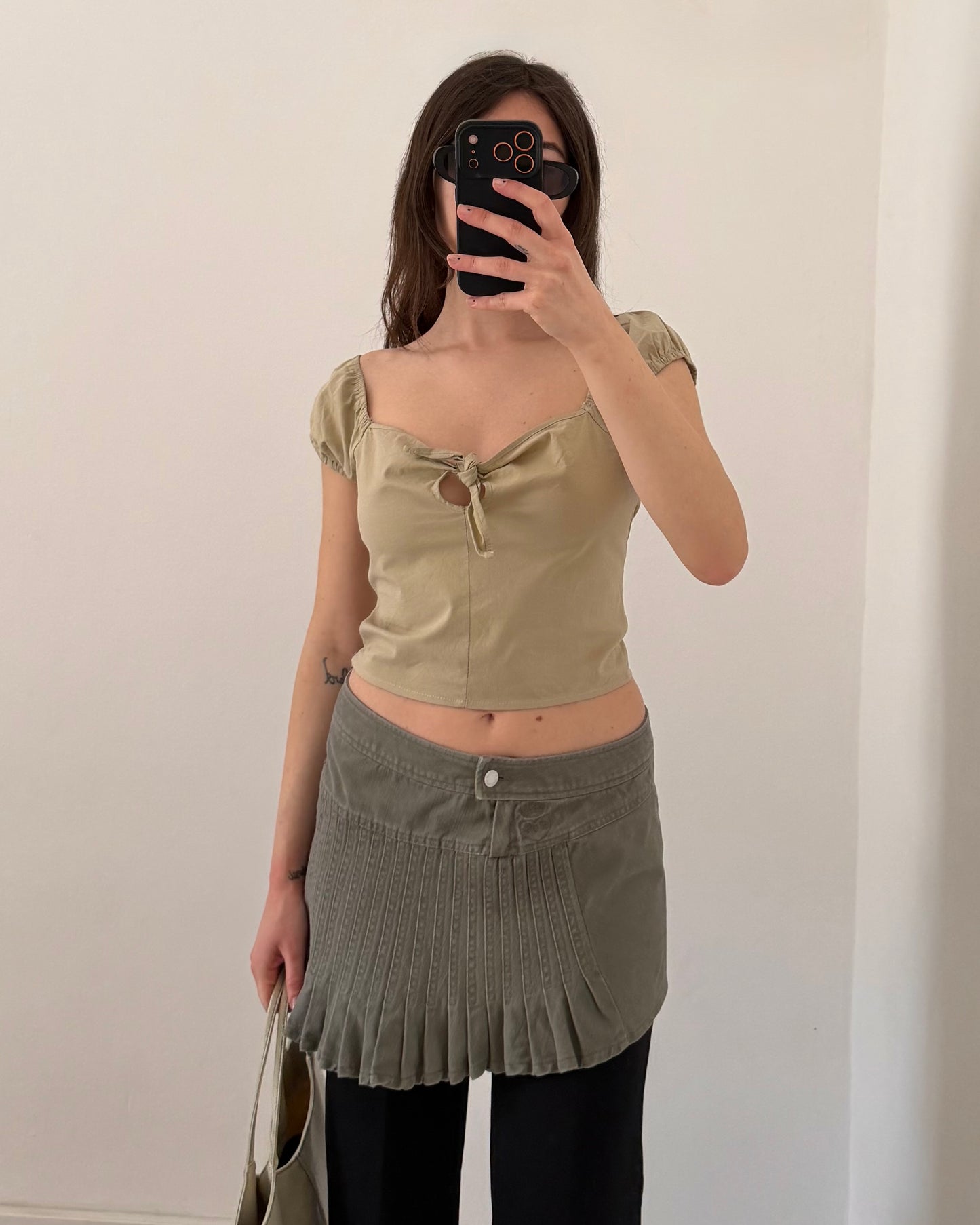 Cotton cut out top