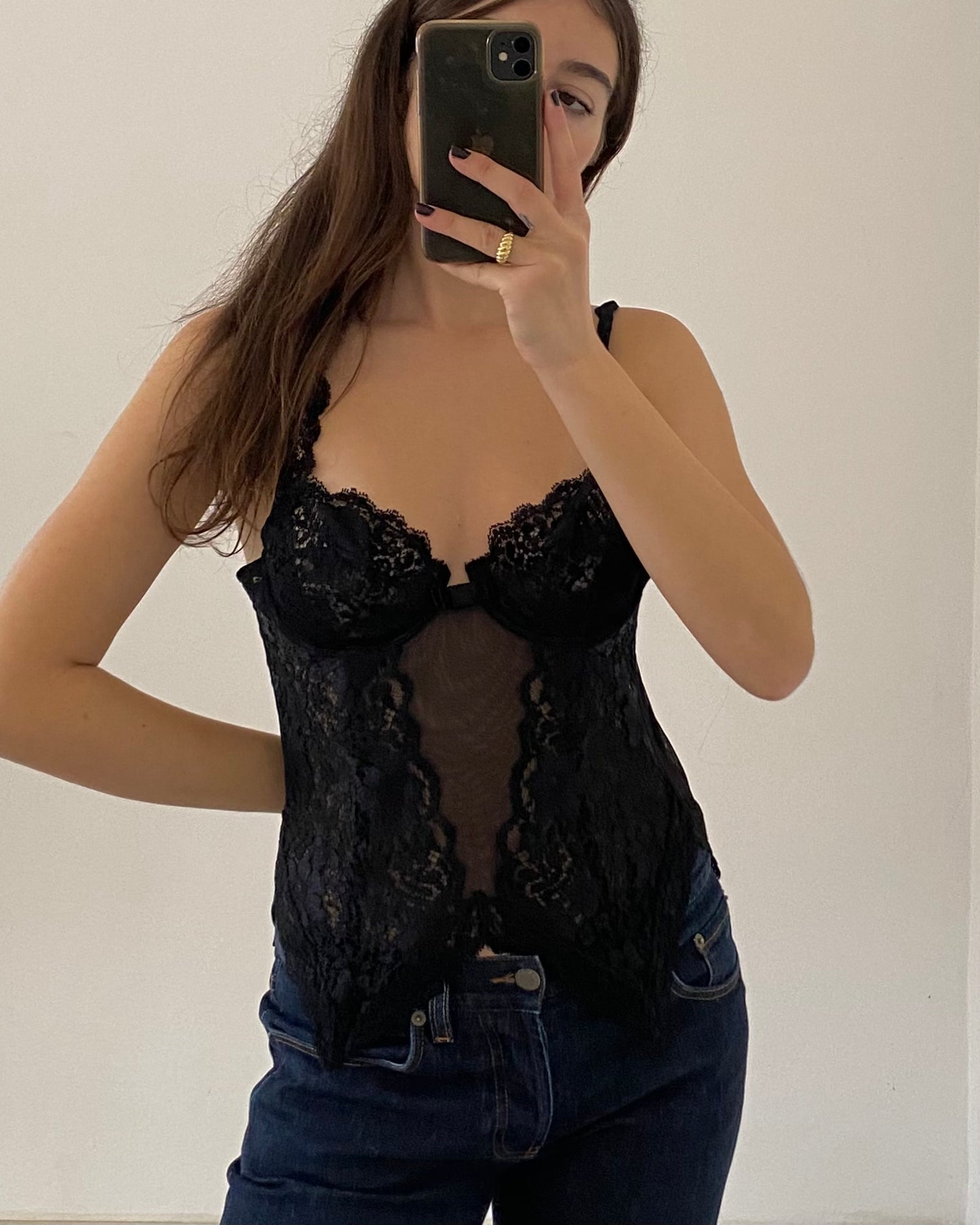 Le corset en dentelle noire